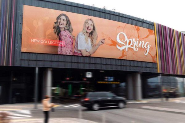 outdoor-led-retail-billboard